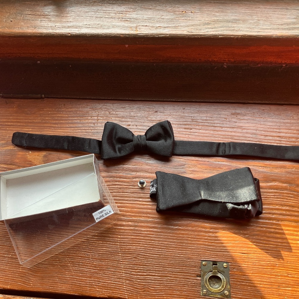Pair of Vintage 100% Silk Satin BOW TIES Black Adjustable REGO & PATO USA - Picture 4 of 8
